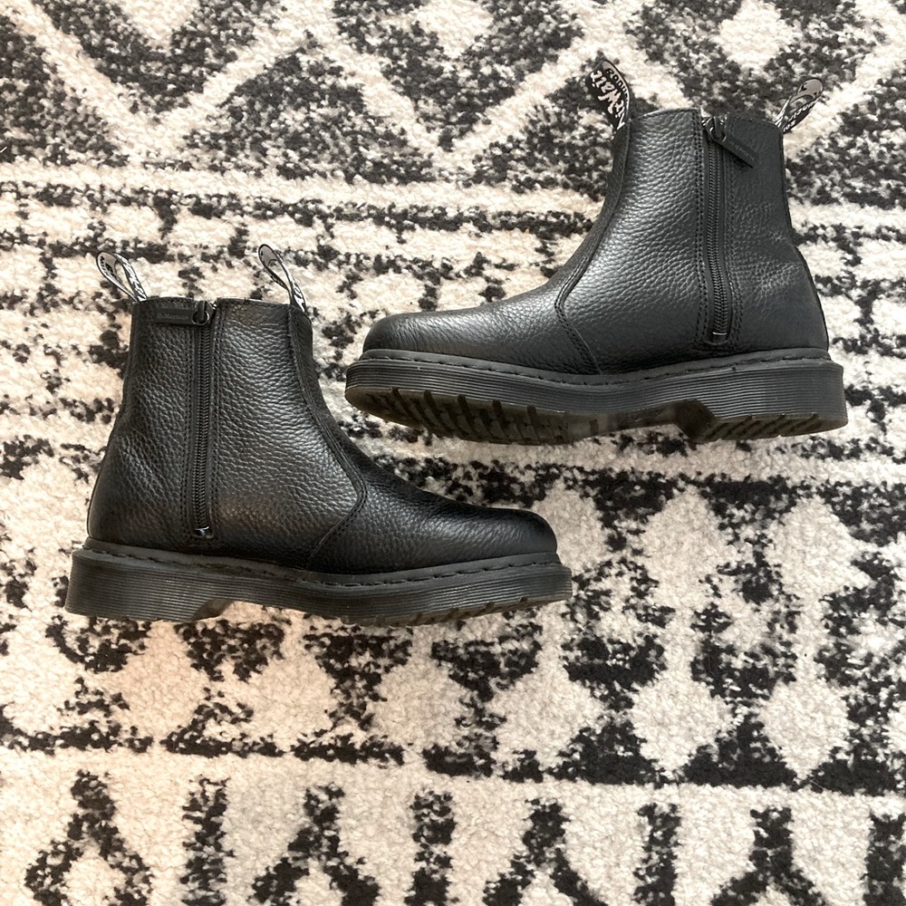 Doc Marten Airwalk Chelsea Boots SIZE 7 US/EU 38